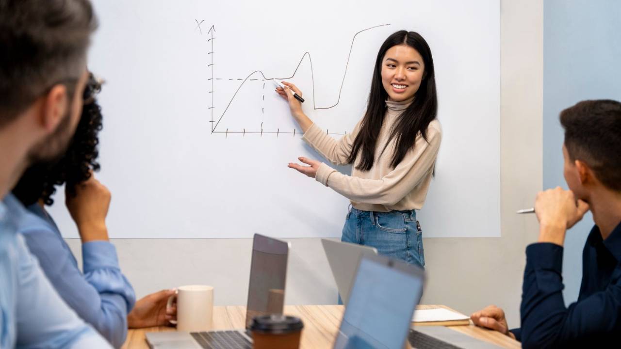 Pitch Perfect: Merangka dan Menyampaikan Cadangan yang Meyakinkan MEKA-2148836592